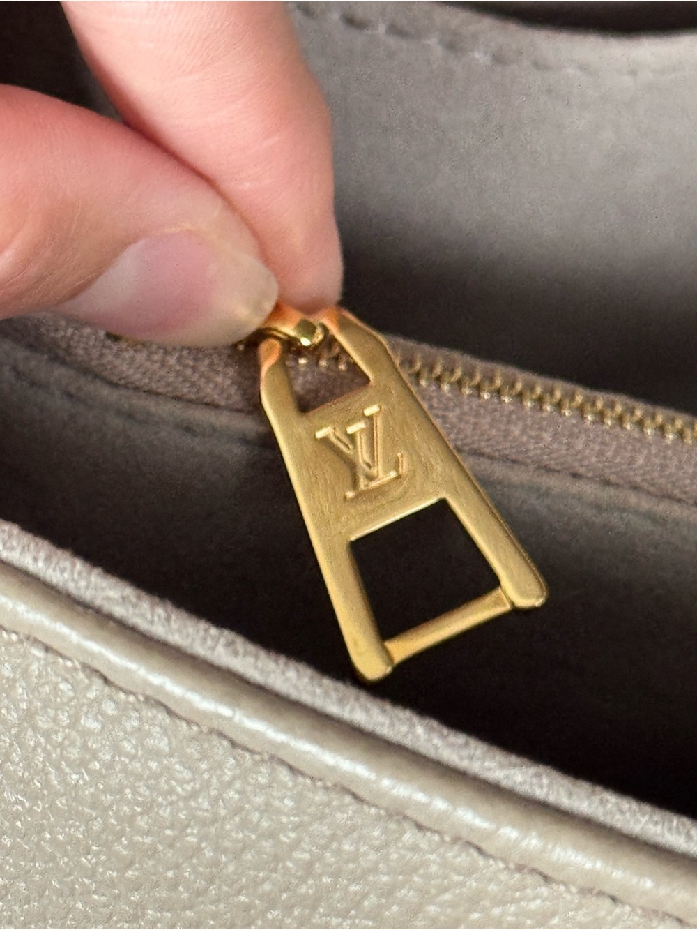 Louis Vuitton Madeline MM bicolor monogram with Gold Hardware - Picture 9 of 14